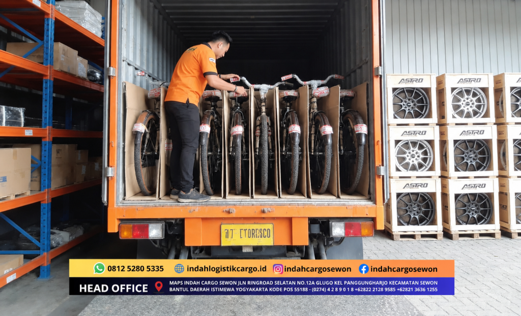Pengiriman sepeda aman menggunakan armada cargo Indah Cargo Sewon Jogja